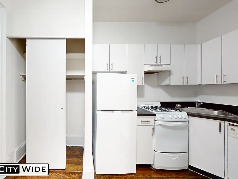 1045 Lexington Ave #3RN — Photo 3