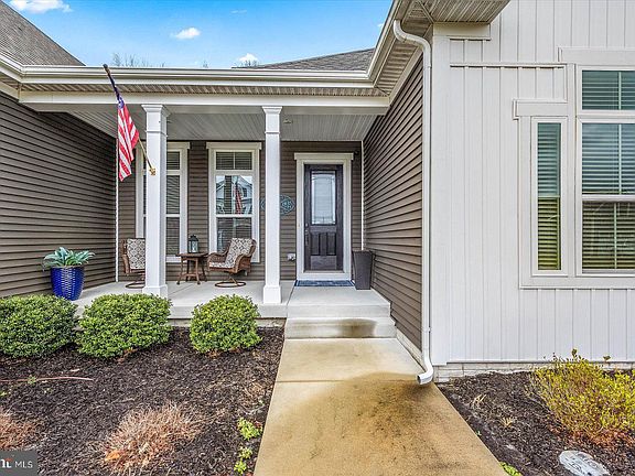 2nd image of 39055 Crows Nest Ln