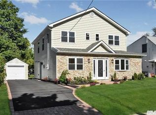 57 Harvard St, Roslyn Heights, NY 11577