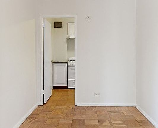 5th image of 340 E 80th St Unit 21U