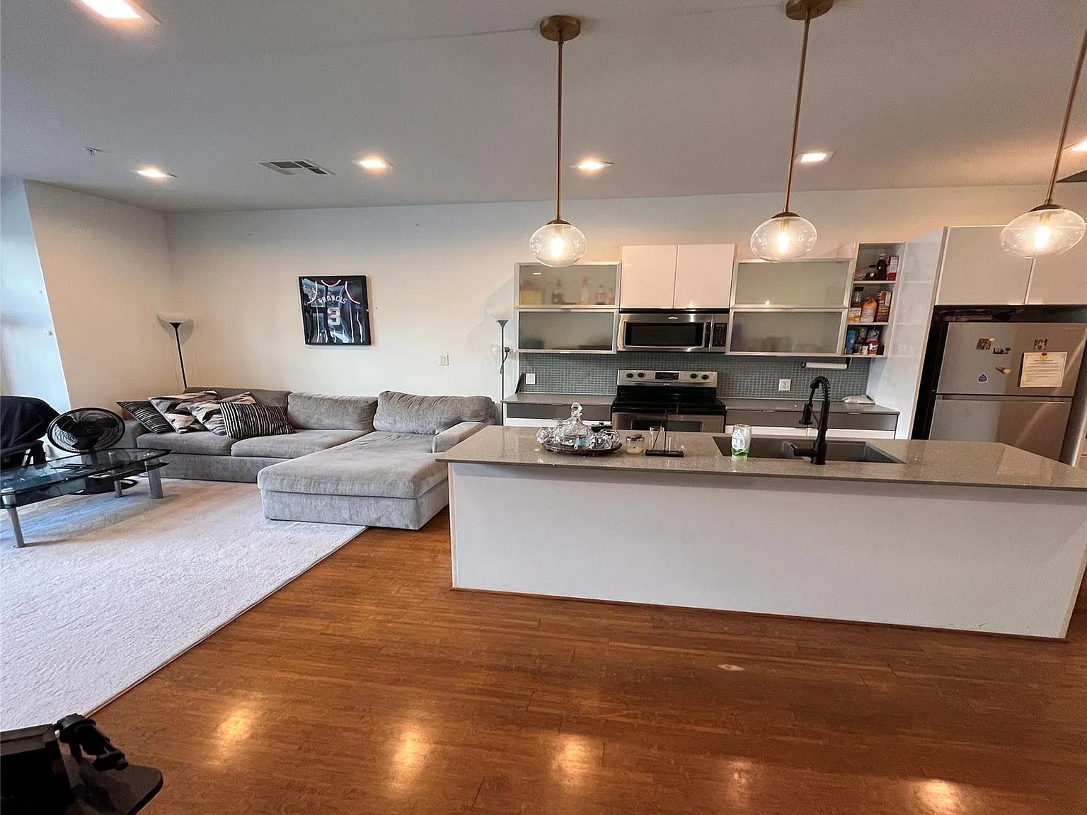 207 Pierce St — Photo 3