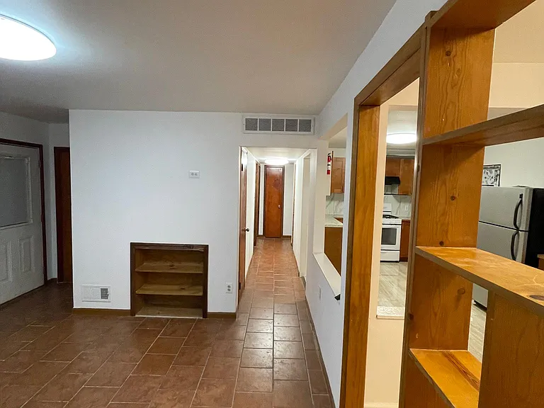 2563 Hearthside Dr — Photo 5