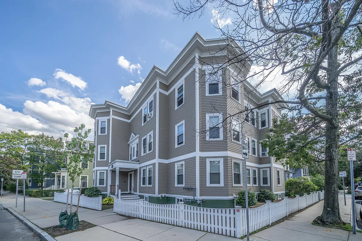 Building Photo - 1590 Cambridge St