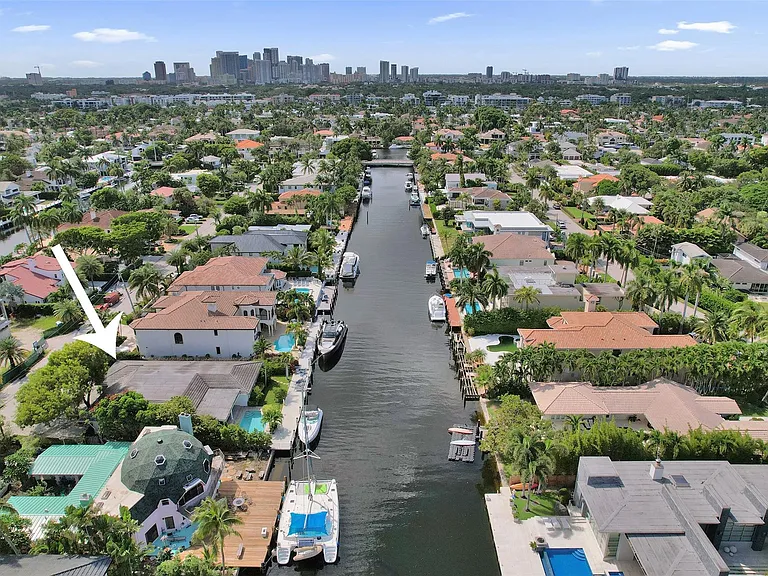 2427 Sea Island Dr — Photo 8