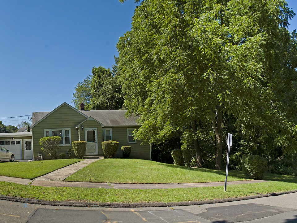 Note wooded lot at right. 