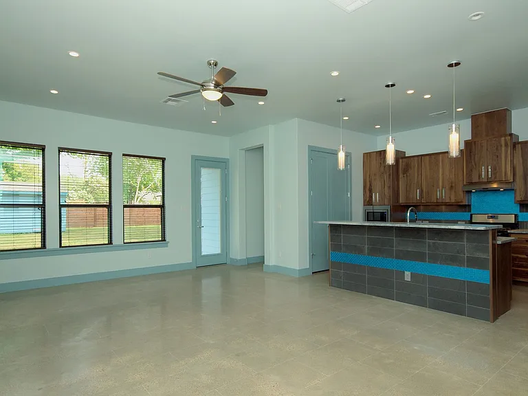 306 Franklin Blvd — Photo 23