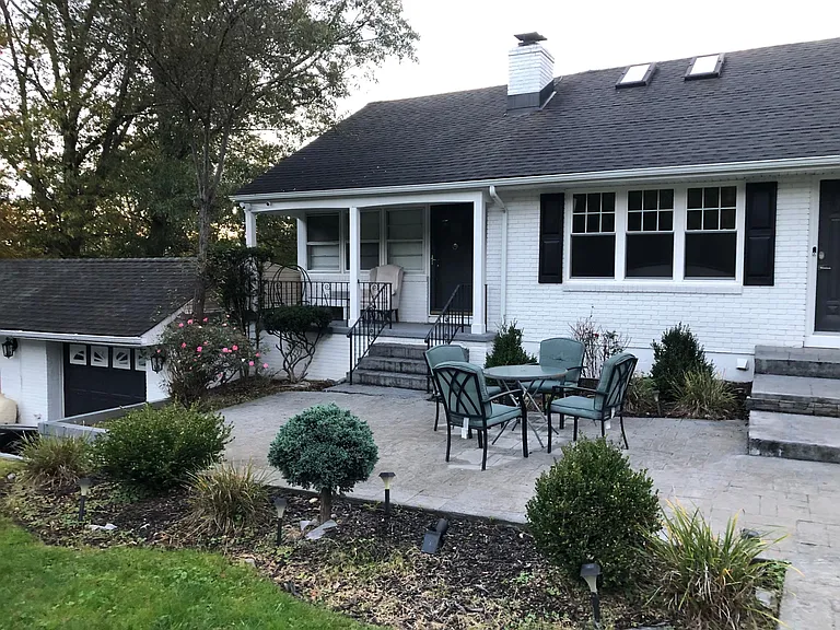 W Sunset Dr — Photo 4