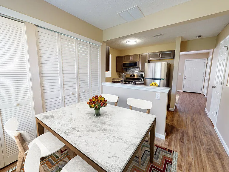 Fox Pointe Apartments — Photo 25