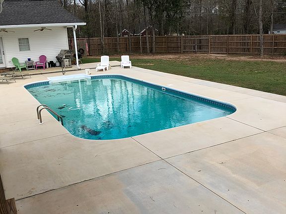 3rd image of 806 Waterford Way