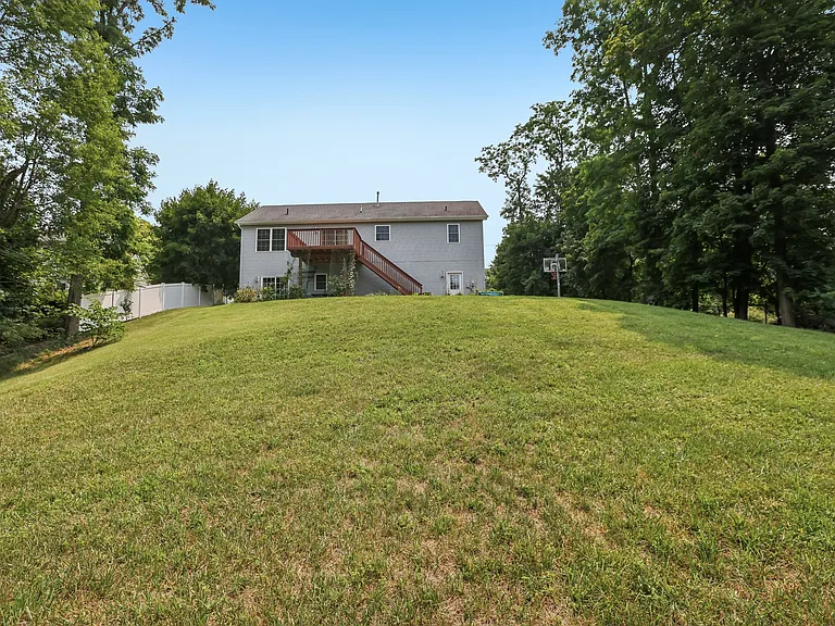 25 Red Schoolhouse Rd — Photo 42