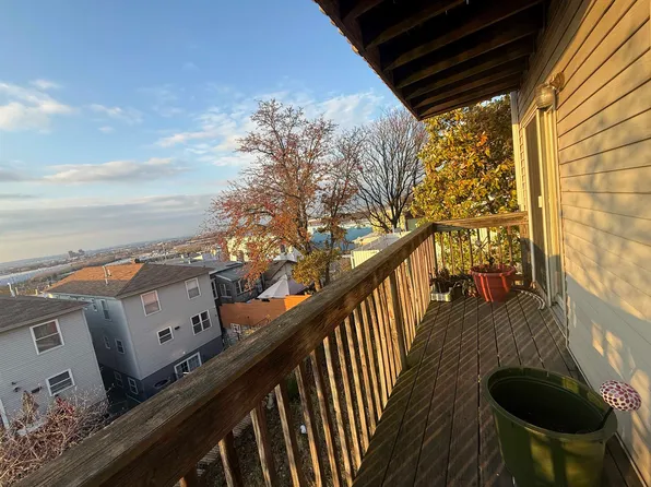 801 Grand Avenue image 12 of 15