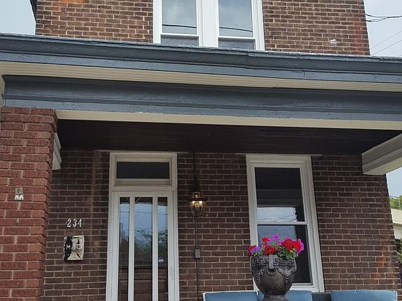 Great covered front porch