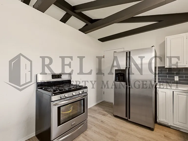 322 S Jonathan St — Photo 30
