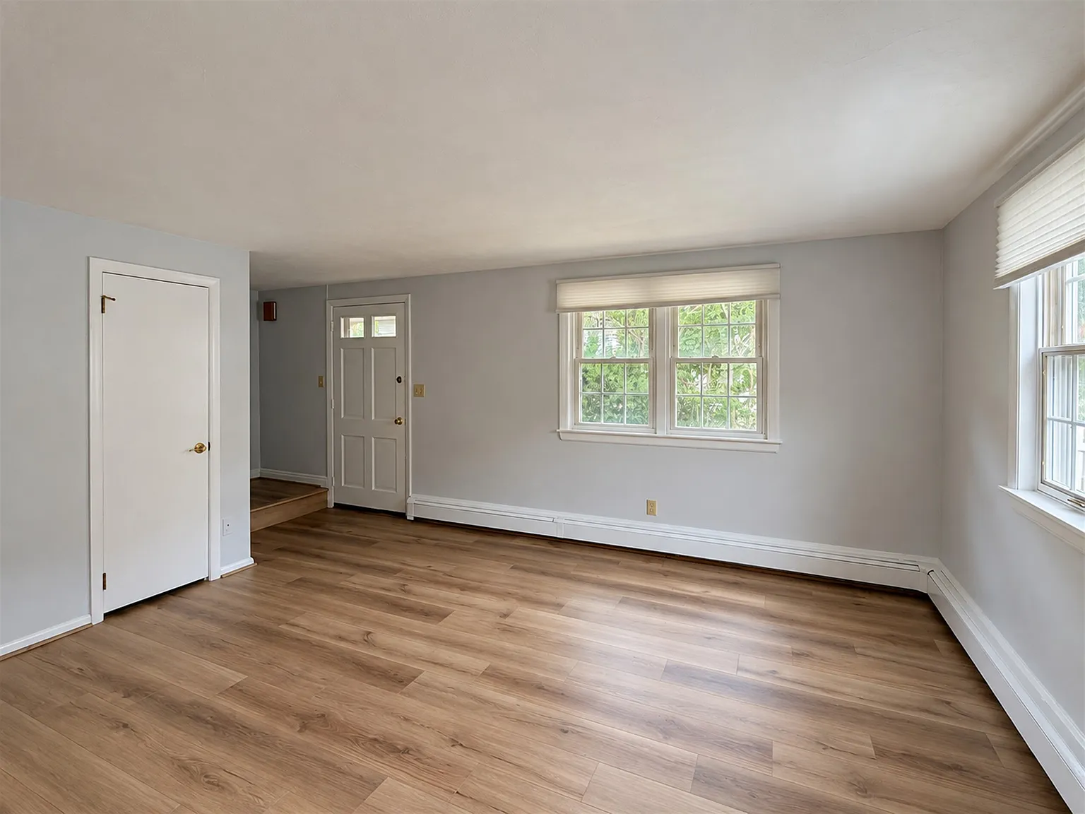 3 bed, 1233 sqft, $3,300 — Photo 4