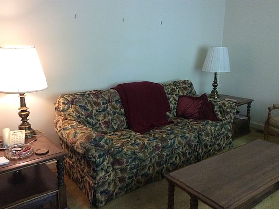 5th image of 428 College St