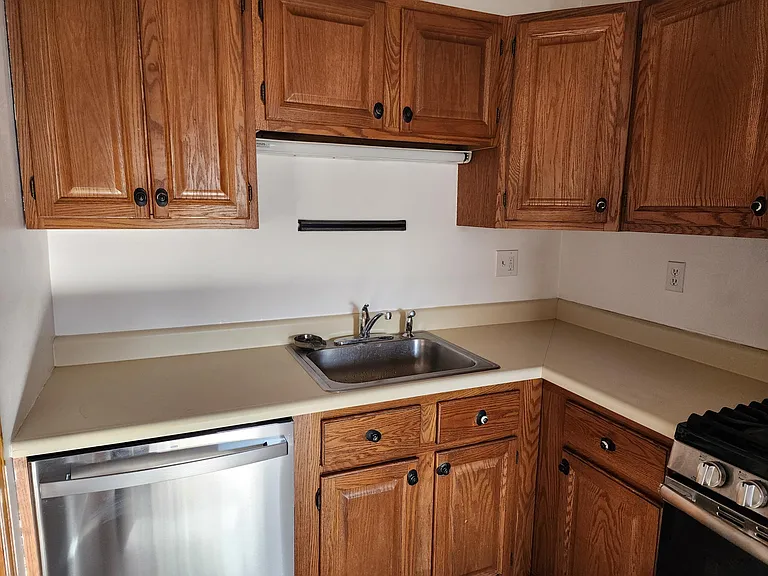 31 Elm St #1 — Photo 4