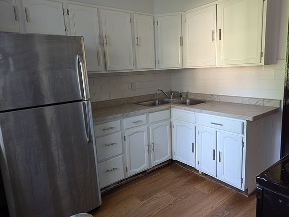 3rd image of 3739 Lyndale Ave N