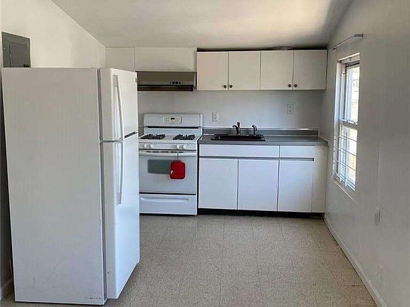 3rd image of 6-15 Collegepointblvd