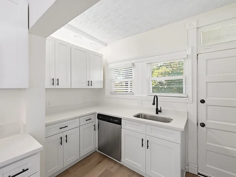 1642 Methyl St — Photo 9