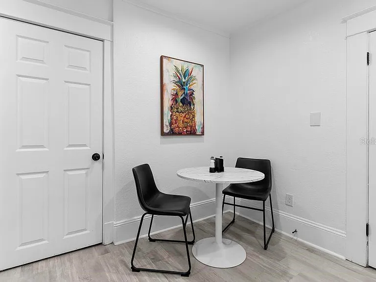 412 E Harwood St #4 — Photo 6