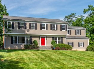 3 Wooded Hill Ln, Randolph, NJ 07869
