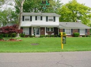 5340 W Centerbrook Dr, West Bloomfield, MI