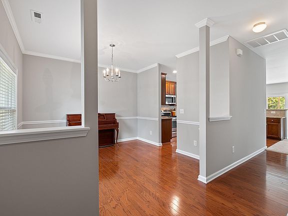 4th image of 436 Field Glow Ln