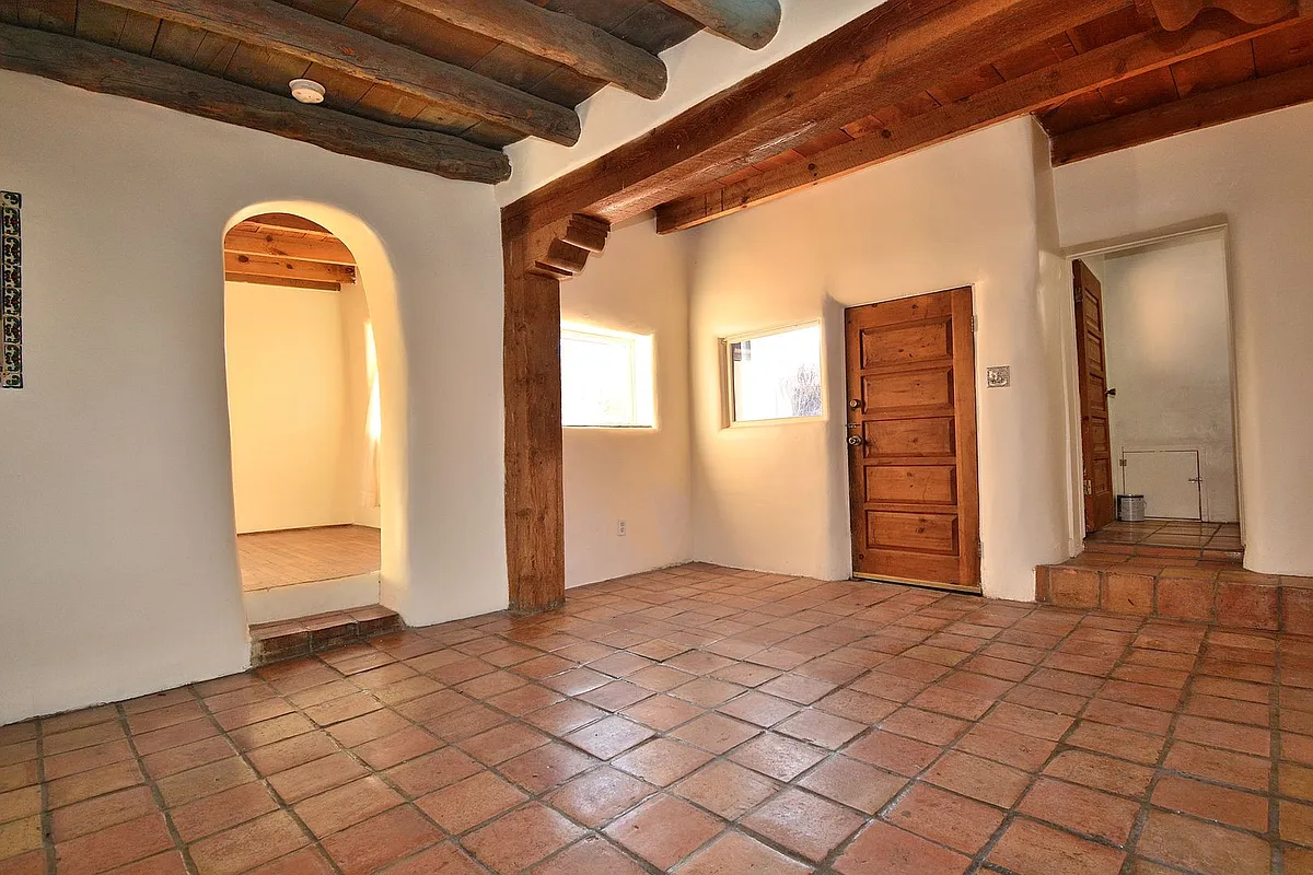 Building Photo - 142 Duran St #2