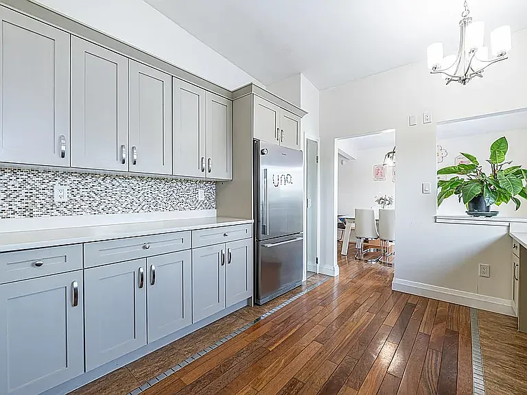 5 bed, 2100 sqft, $5,200 — Photo 3