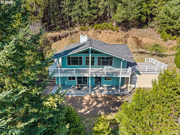 1604 Spring Brook Rd, Myrtle Creek, OR 97457