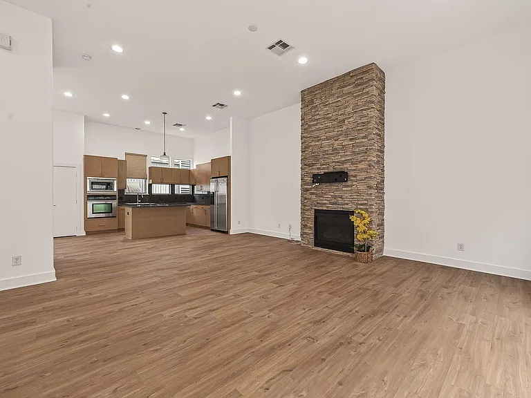 724 Ruthven St — Photo 25