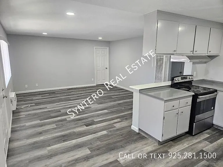 1524 Glazier Dr #4 — Photo 2