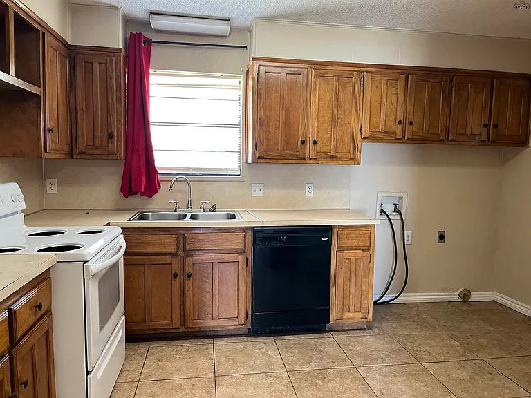 2705 Boulder Dr — Photo 4