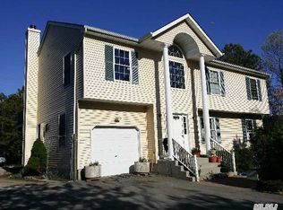 239 Middle Island Rd, Medford, NY 11763