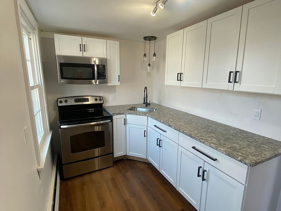 Brand new everything, tile backsplash recently installed