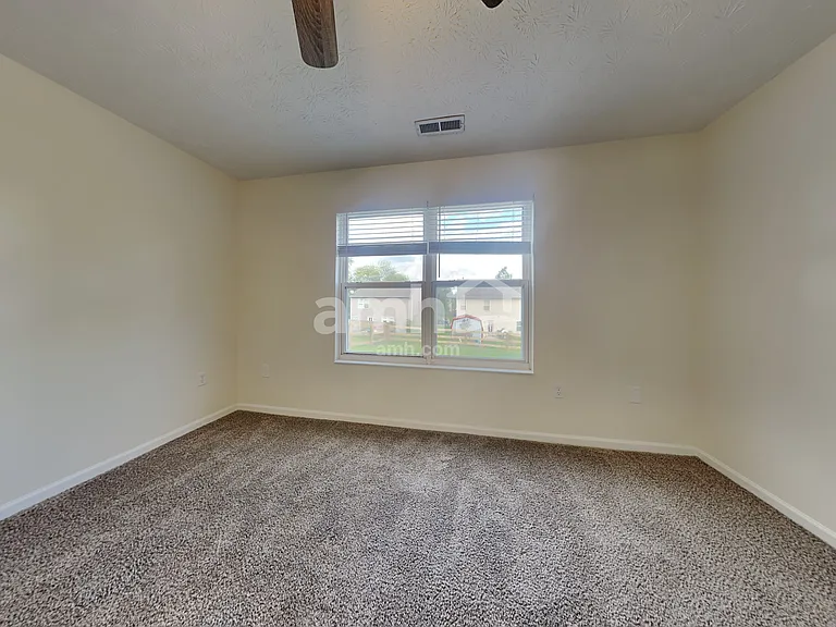 918 Arthur St — Photo 9
