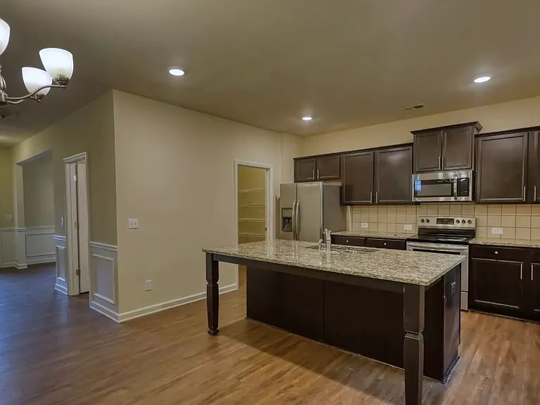 6571 Bluffview Dr — Photo 4