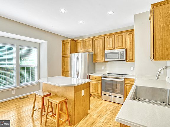 3rd image of 3559 Ellery Cir