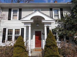 3203 Lorcom Ln, Arlington, VA 22207