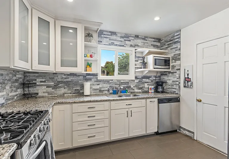 3254 Logan Ave — Photo 4