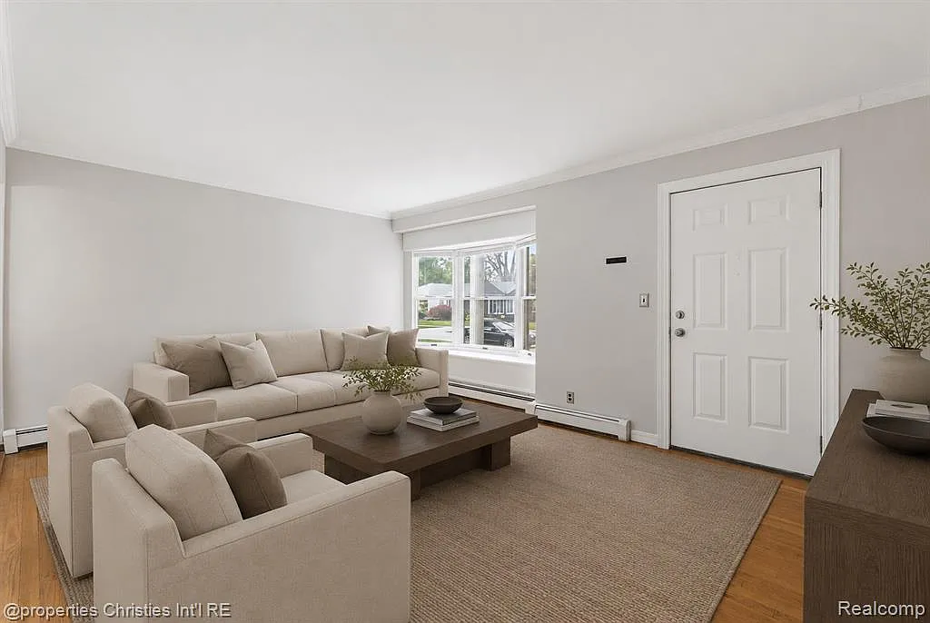 4 bed, 2.0 bath, 1607 sqft, $2,200 — Photo 4