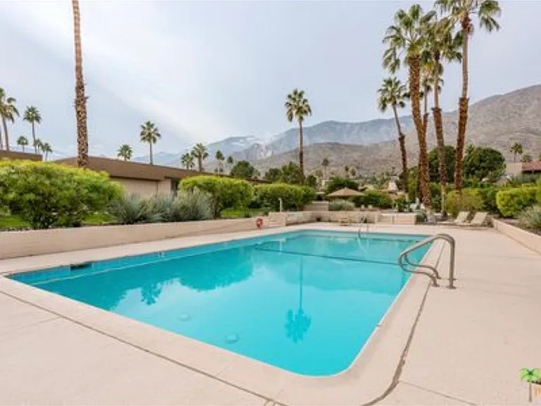 464 E San Jose Rd — Photo 23