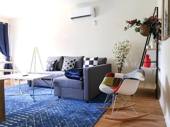 1596 Jones Dr, Ann Arbor, MI 48105