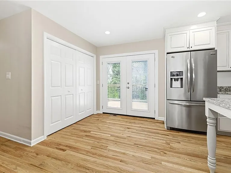2176 Riverside Dr — Photo 10