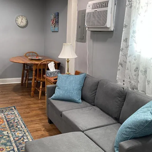 607 1/2 E Sheldon Ave — Photo 8
