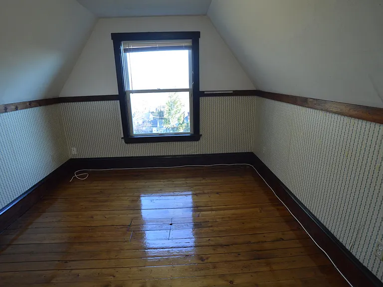 84 Crescent Ave — Photo 18