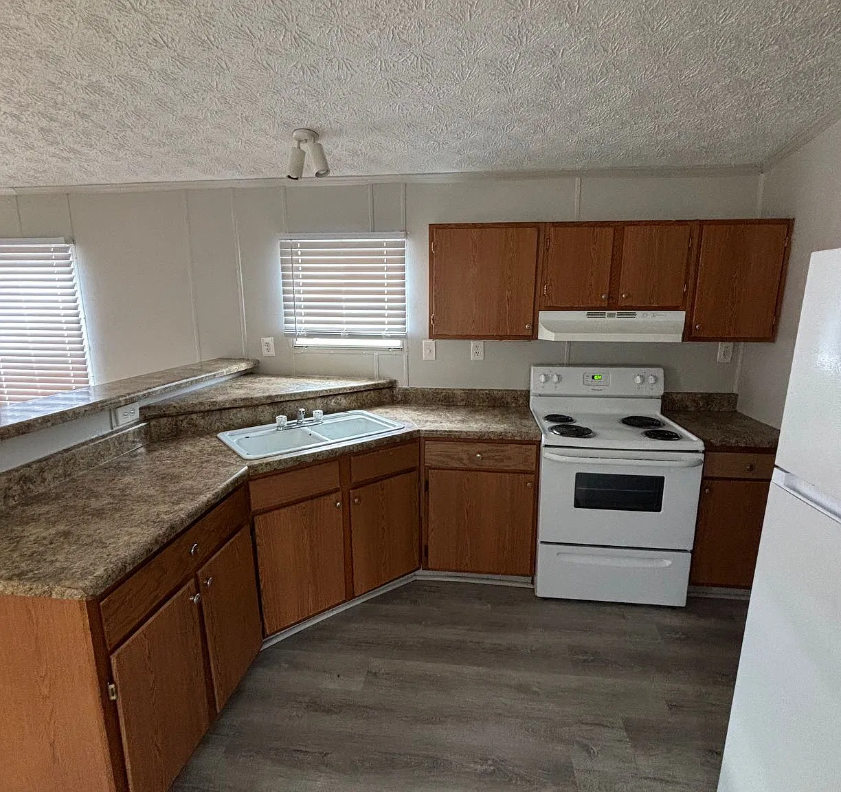 3 bed, $990 — Photo 2