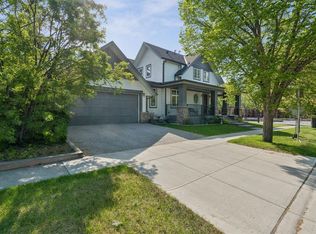 512 W Memorial Dr NW, Calgary, AB T2N 3C4