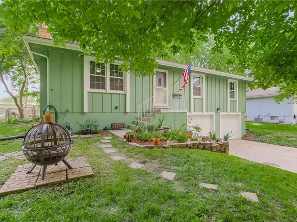 2208 SE Austin St, Oak Grove, MO 64075