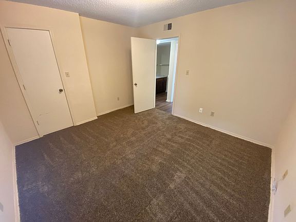 4th image of 830 W Denver St APT 813